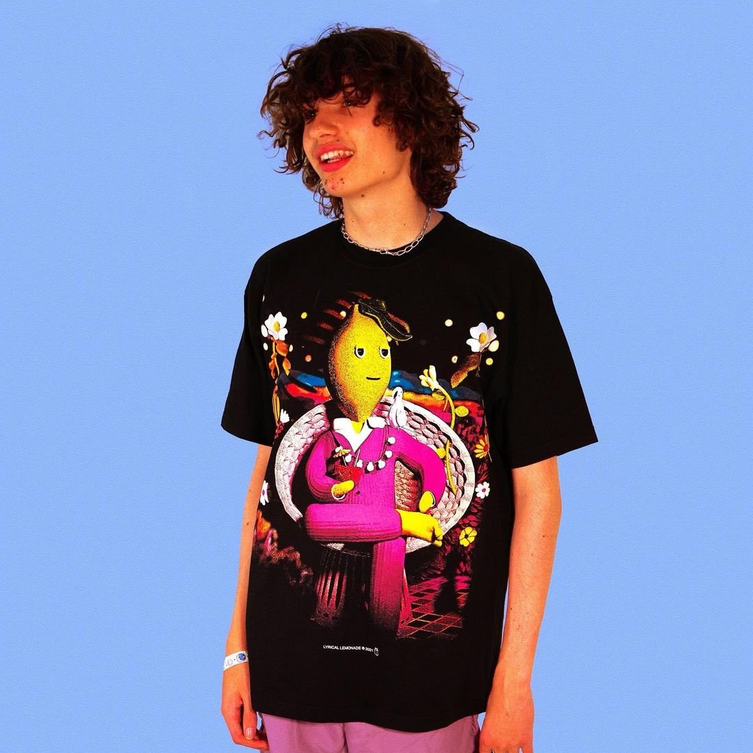 glaivefits's tweet image. glaive wearing "Lyrical Lemonade Vaca Black Tee?" i believe this is the name of the shirt will update if its not but 95% sure it is and "Lyrical Lemonade Purple Windbreaker Shorts" (@LyricaLemonade)