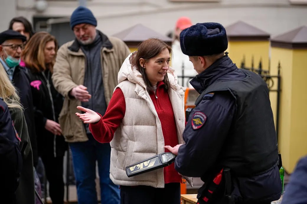 Anyone can explain me why “liberal” Russians showed up to vote in sham elections at noon? Like what was the point? Genuinely curious.