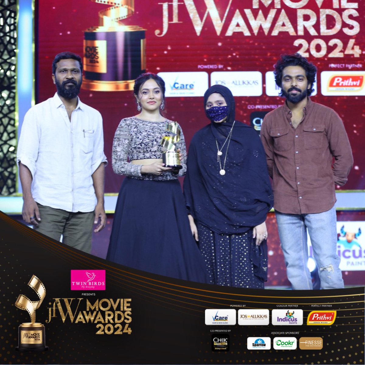 @BhavaniSre won Best actress in a lead role critics choice for Viduthalai and the award was presented by #vetrimaran and @gvprakash Title sponsor- @twinbirdsonline Powered by - @vcaregroups @josalukkas_ Perfect partner- Prithvi women's inner wear Colour partner - @indicus_in…