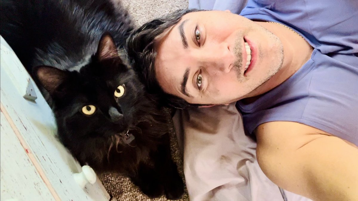 victor_official's tweet photo. Día para descansar 🥰

#domingo #sunday #weekend https://t.co/DFxuHCgDwK
