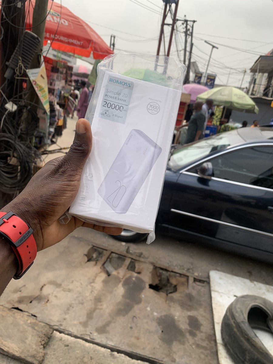 Hertheyearmi's tweet photo. Came Online and I am seeing doing from @Timiglow 
Patronage and gifting don choke TL .
i hâve affordable Powerbanks for your faithful followers too,50-100 pieces.
Non food vendor life matters 🙏🏼
#KindnessMatters #Timiglow #MissiontoSomewhere
My people help me tag our daddy oo🙊🙏 https://t.co/Xbgbr8bC8V