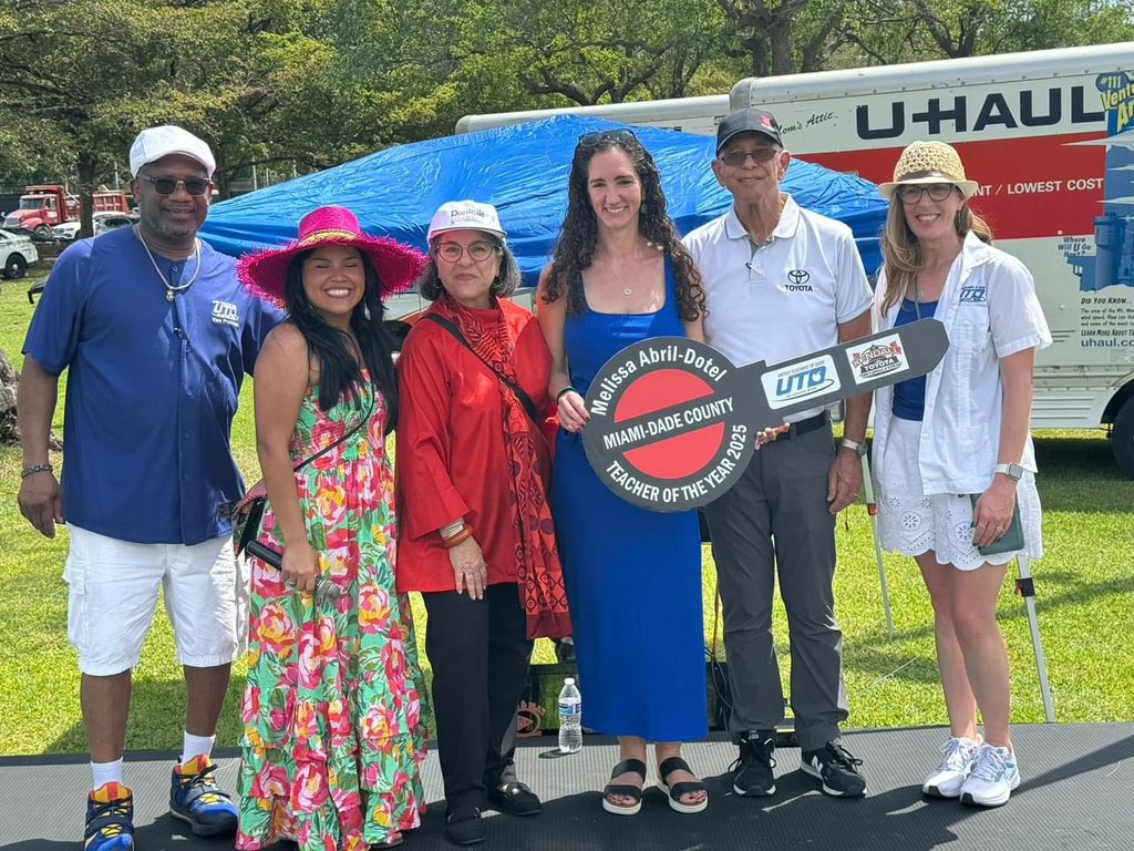 KarlaforFlorida's tweet photo. Much love to these education professionals from all around the Miami-Dade that showed up to our UTD solidarity picnic. It was a huge success! @KendallToyota gave our Teacher of the Year a car, and our Mayor @MayorDaniella was there in full support of our Union. #UTDstrong https://t.co/9d0eSrkP9W