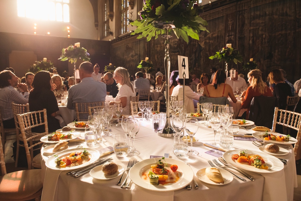 Step into the splendour of the King's VIP Experience! Start with a champagne welcome, indulge in an exquisite dining experience and enjoy platinum concert seats🍴🎶 Find out more here 👉 hamptoncourtpalacefestival.com/kings-vip-dini…