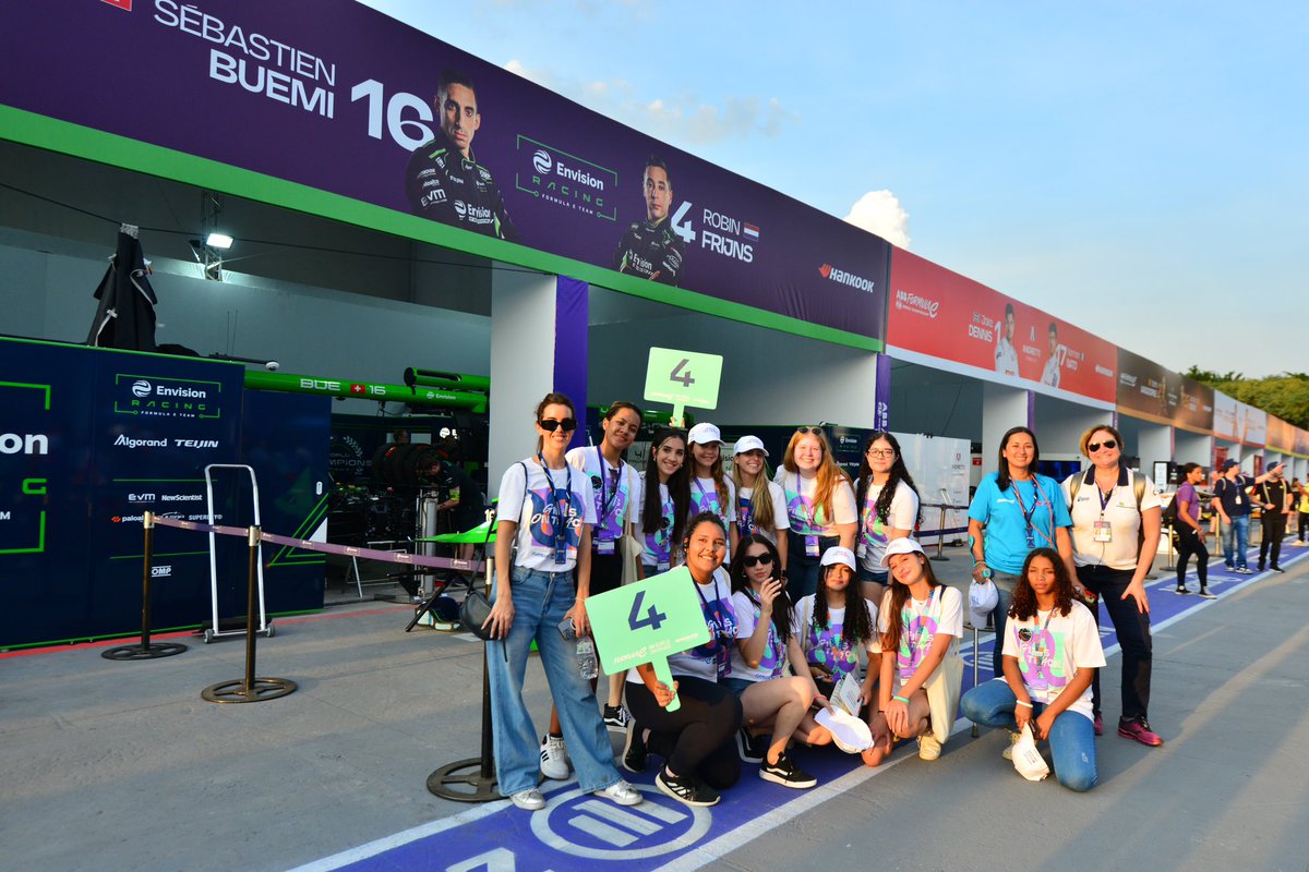 Ser voluntária de um projeto tão lindo quando o o FIA Girls on Track é uma sensação única, e alem disso poder fazer parte da história de muitas meninas que sonham em fazer parte do esporte a motor é um incrível!

#GirlsOnTrackFE