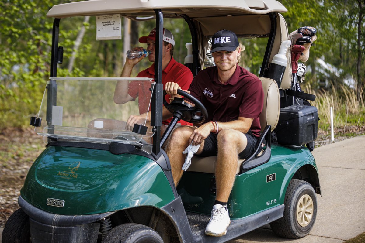 Three straight birdies for Garrett Endicott for the second day in a row! He 🐦’s hole Nos. 6-8 and is in 6th place as he makes the turn! #HailState 🐶