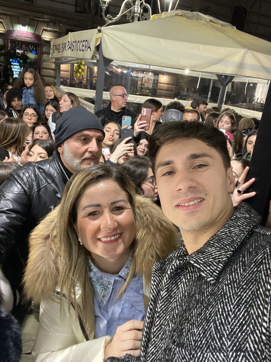 Libera98719905's tweet photo. Sei un ragazzo veramente unico sempre super disponibile gentile con tutti é sempre un piacere vederti ❤️#perletti https://t.co/o00xJPiKbH