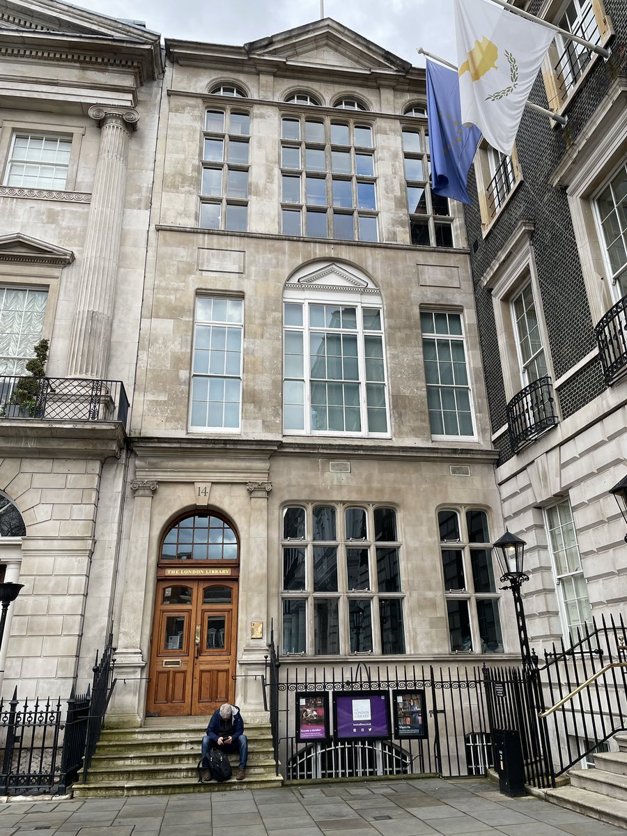 rhosmeinir's tweet photo. Had a whirlwind day trip to London today to meet up with some lovely fellow fandom writers and made a pilgrimage for fans of Among the Stacks 😁 #AmongTheStacks #GoodOmens #TheLondonLibrary https://t.co/KD6m8QdWal
