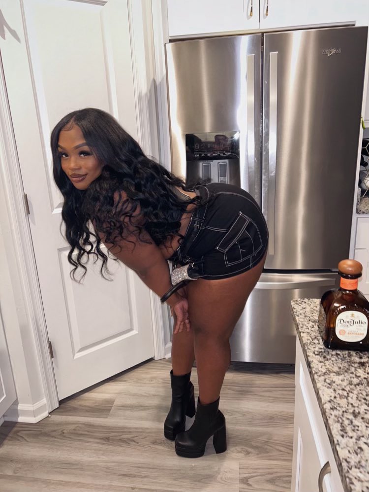 _getMONI's tweet image. Aras Mom  night out :