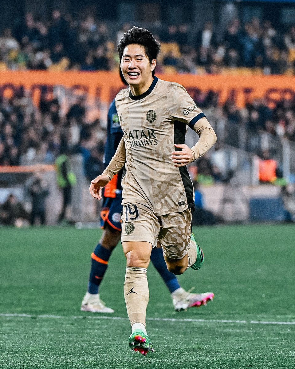 Ligue1_ENG's tweet photo. Happy Lee Kang In 😁🇰🇷 https://t.co/YoWRQScIgp