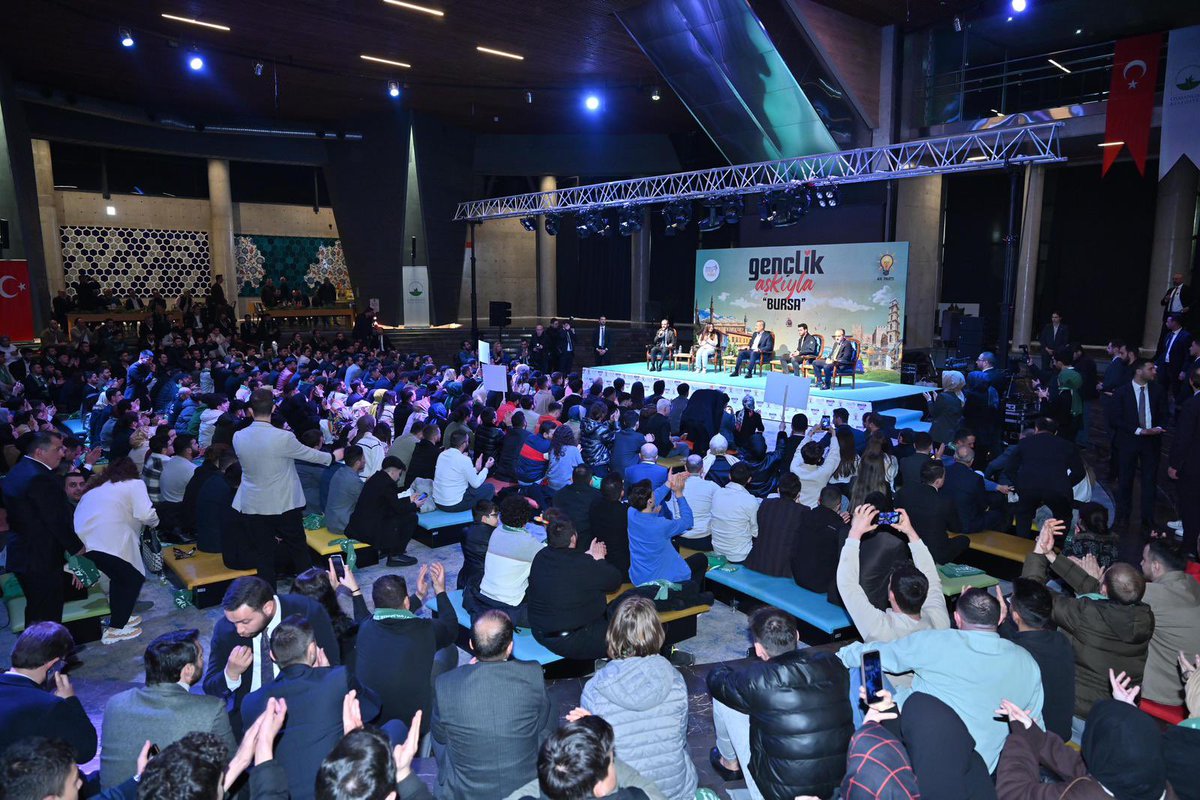 📍 Gençlik Aşkıyla Bursa

Dışişleri Bakanımız Sn. Hakan Fidan’ın katılımıyla genç kardeşlerimiz ile enerji dolu bir akşamı geride bıraktık.

31 Mart’ta yeni bir tarih yazmak için gençlik hazır, biz hazırız. Gümbür gümbür geliyoruz inşallah. ❤️