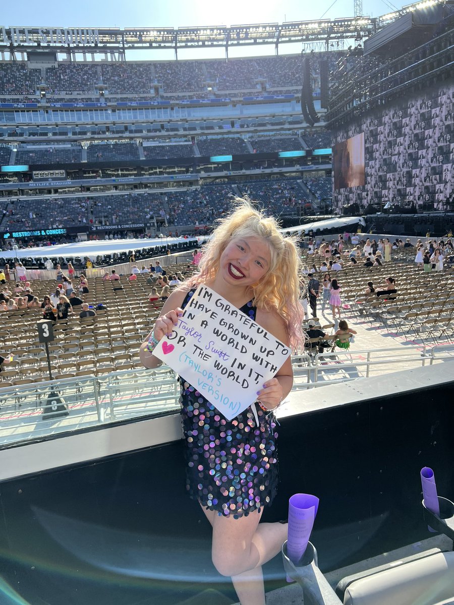 may_bombria's tweet photo. @taylornation13 @taylorswift13 One Year of The Eras Tour 🫶💚💛💜❤️🩵🖤🩷🩶🧡💙🤍 #1YearOfTSTheErasTour https://t.co/ScI8GWp1ER