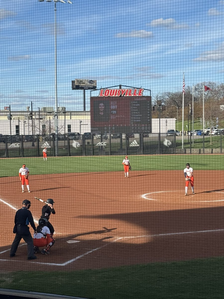 Second game of the #DragonsInCollege DH. <a href="/LouisvilleSB/">Louisville Softball</a> and <a href="/sambooe51/">sam booe</a> vs <a href="/IlliniSB/">Illinois Softball</a> and <a href="/2022Alaina/">Alaina Miller</a>. #NPSoftball