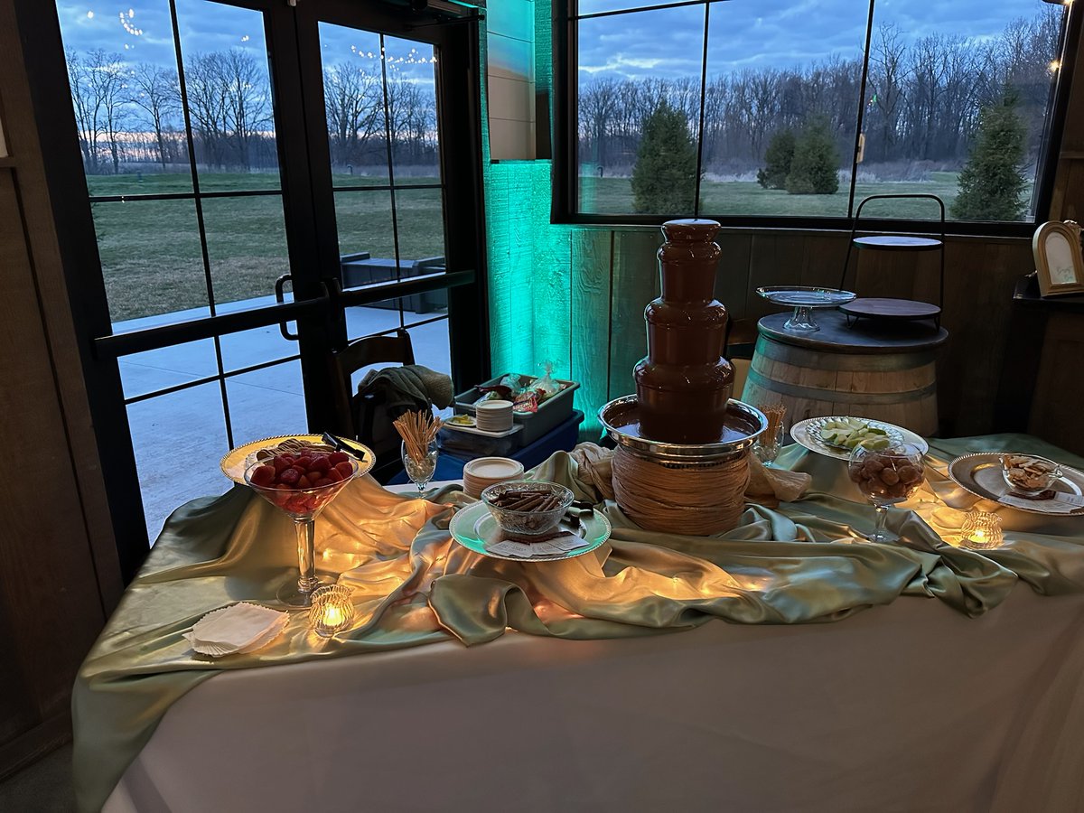 fwcfountain's tweet photo. On Saturday night it was off to Union 12 to celebrate with Brooke and Nathan. Fort Wayne Chocolate Fountain served up the finest chocolate covered treats while Brooke and Nathan partied with their family and friends. #celebratinglifesmilestoneswithchocolate https://t.co/jF7HRenov6