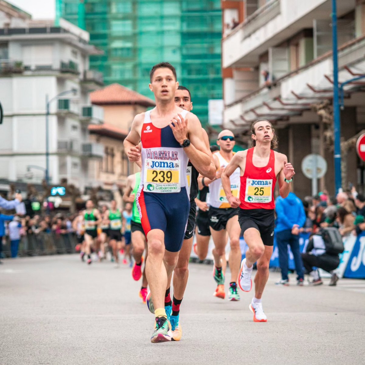 Fresnillo_Jorge's tweet photo. 3️⃣0️⃣'1️⃣4️⃣" para mi ayer en los @10kmlaredo , muy cerca de bajar de 30 minutos, lo tenia pero se me escapo en los últimos kms. 
Volvemos a la carga para en 3 semanas tener otra oportunidad de desafiar está distancia.
.
.
#run #aamoratalaz #10km 
.
.
🎽@aamoratalaz
📸@samshutter_ https://t.co/6ftq9n08kg