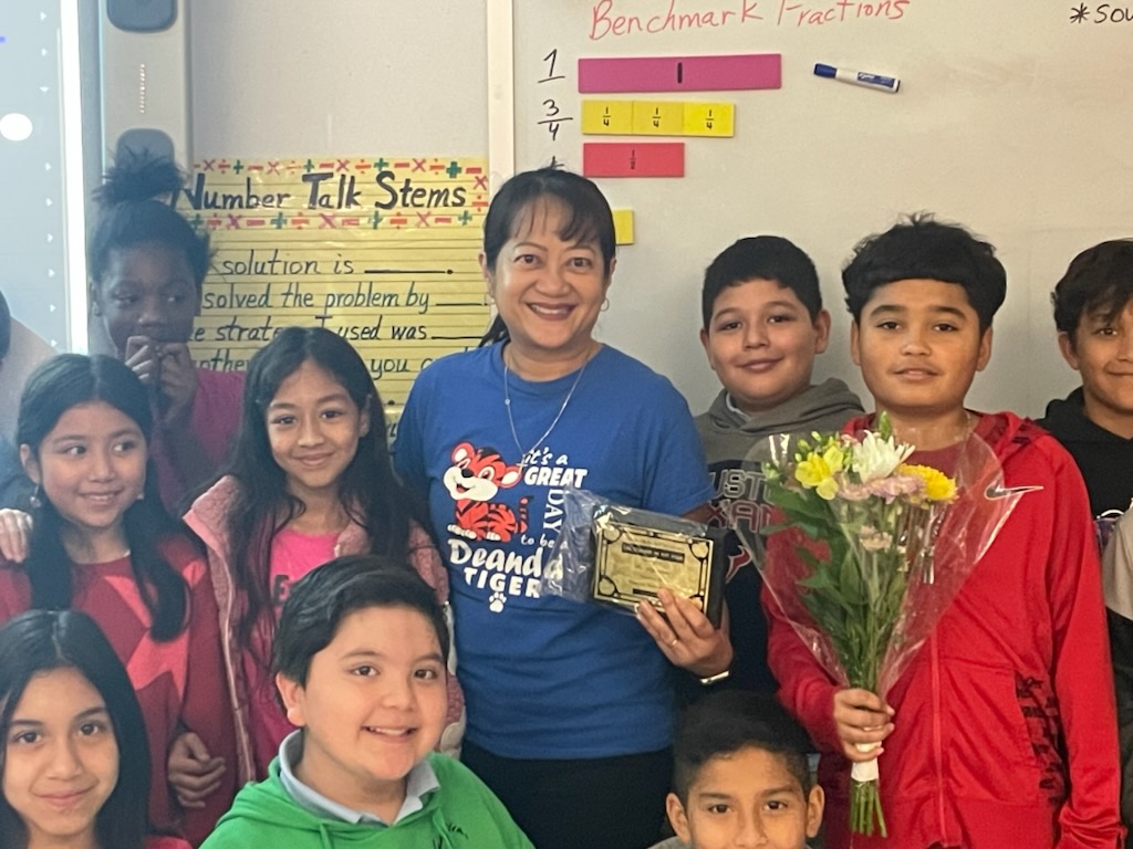 Congratulation to our 2023-2024 DeAnda ESL Teacher of the Year, Ms. Nguyen!