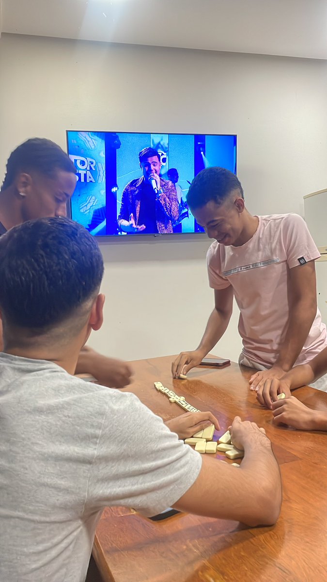Guiiz_S's tweet photo. dominó com os primos https://t.co/XSxWJnDbxO