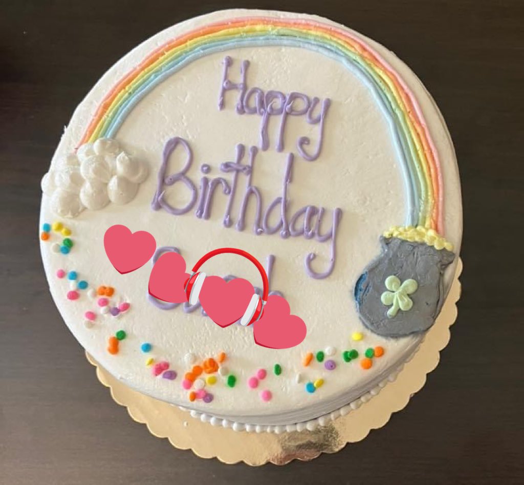 MealsWheelz's tweet photo. Ahoy, it’s a Luck-O the Ayergh-ishh Cake in honor of St. Pa’s Day! ☘️ 

#StPatricksDay #SaintPatricksDay #StPaddysDay #Family #FACup #soup #saint #saints #sundayvibes #sunday #nuns #italy #soul #food #love #cake #rainbow @AndrewSacks13 https://t.co/ovBbtEYHVv