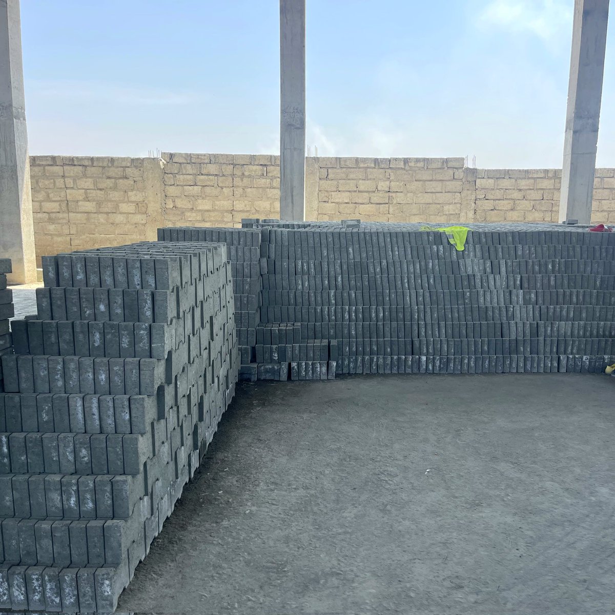 Amoco_group's tweet photo. It is important to prioritize quality over price when choosing construction materials.
This will depend on the type of project that you are building and the climate where it will be located.
#AmocoGroup #SouthSudan #ConstructionTips https://t.co/QS7okaFXDV