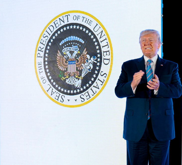 @RonFilipkowski This seems like as good time as any to remind everyone about the time Trump gave an address to 1500 conservatives in front of a fake presidential seal containing the eagle from the Russian seal and some golf clubs.