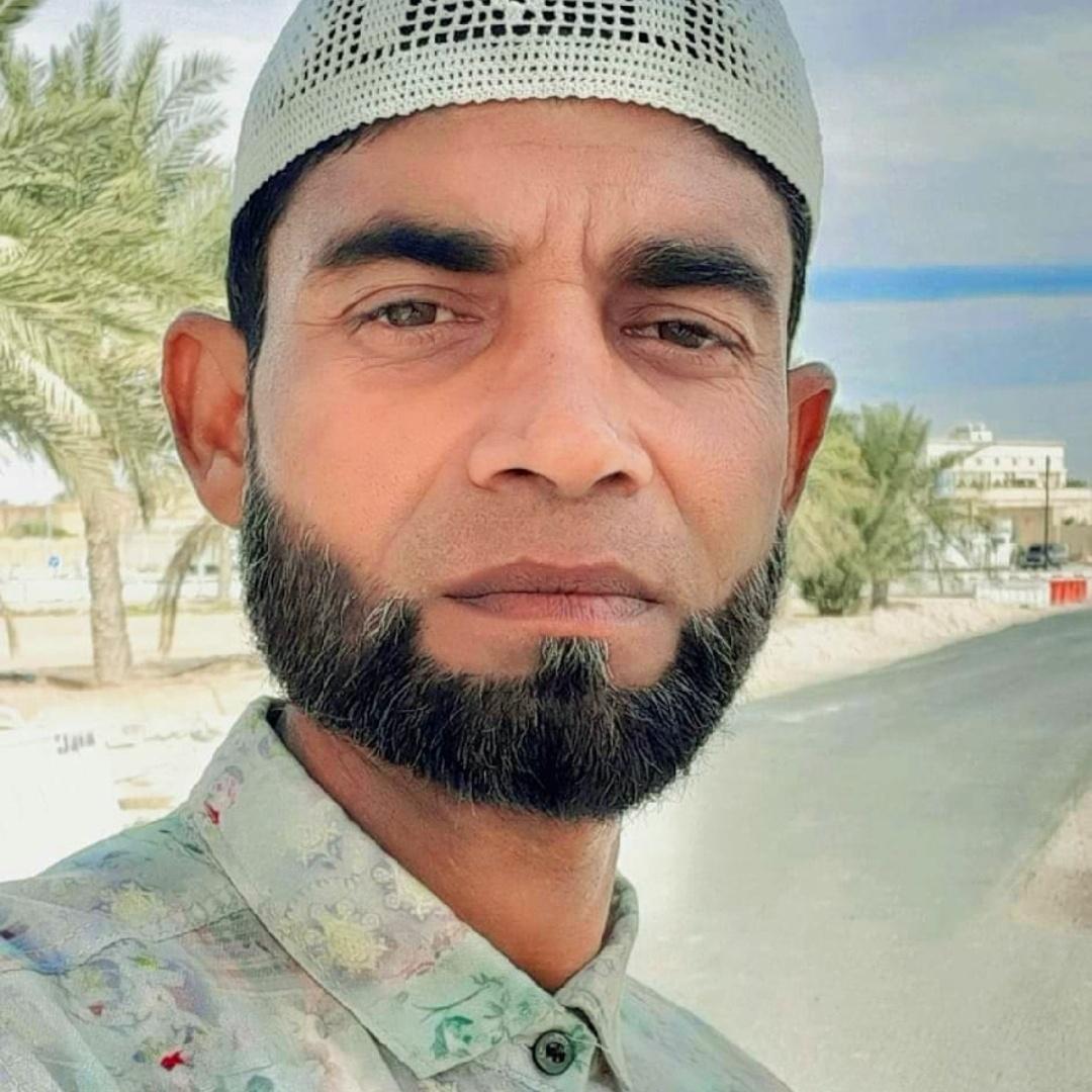 একটু শূন্য হয়ে দেখো
তুমি দেখবে কেউ আসলে কারোর
নয়! পূর্ণতাতে সবাই থাকে,
আসলে শূন্যতাকে মানুষ ভয় পায়!