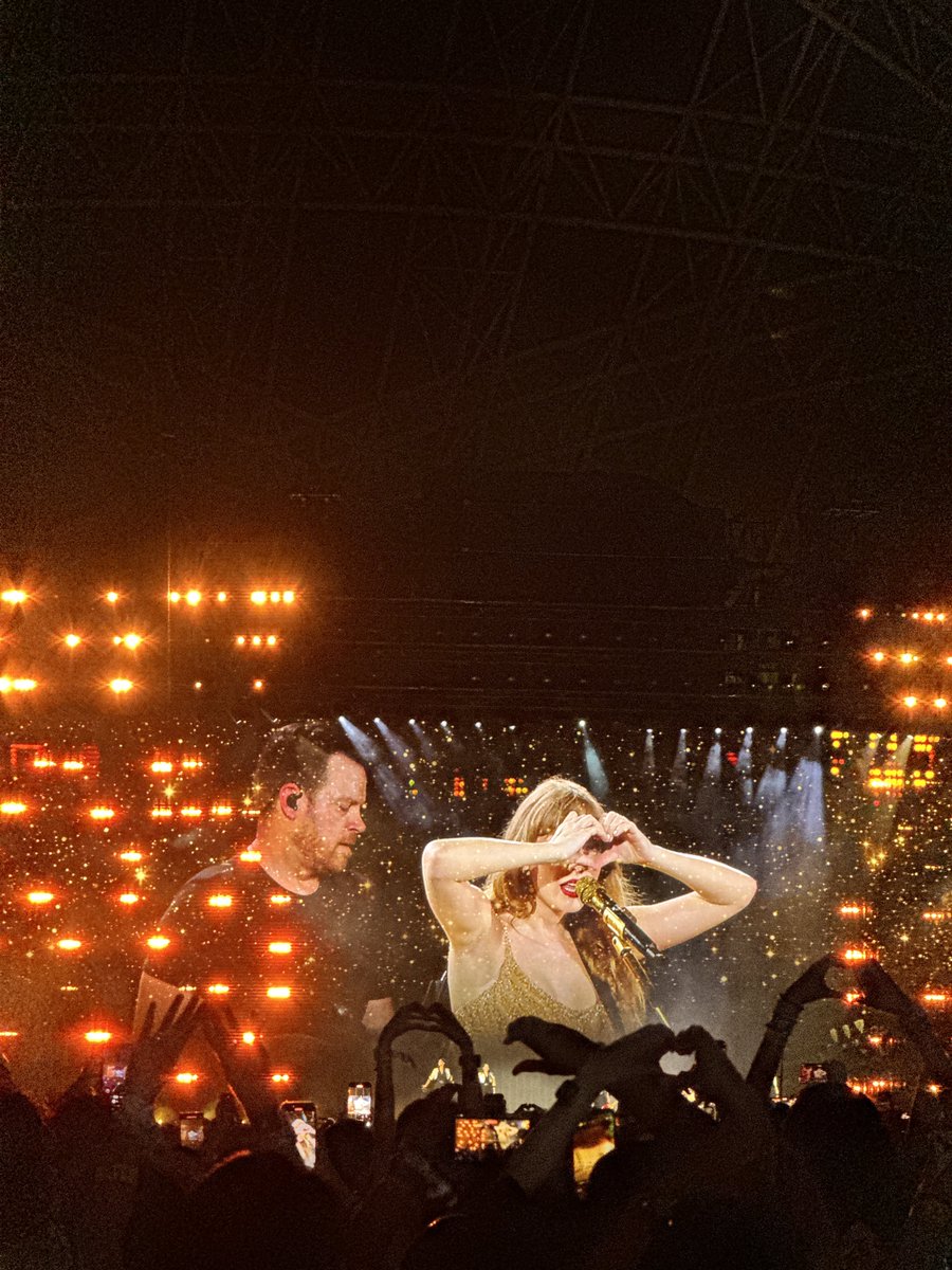 rxmnova's tweet photo. @taylornation13 @taylorswift13 had the time of my life with taylor at the eras tour 🫶🏻 #1YearOfTSTheErasTour https://t.co/r8yLfFjppZ