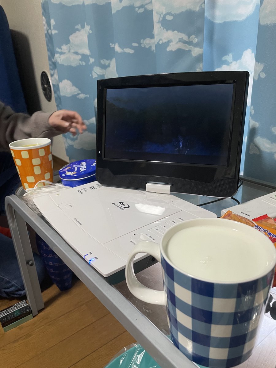 前回の寿司なのですが
気付いたら全部食べ終え退店していたので
写真は ネットのくら寿司でした
しかも友人のゴチでした

たっぷたぷの牛乳、たっぷたぷのほうじ茶
HYPER ZONe DARK INFERNO
などを更に頂き
この女わかってんなと改めて思いました

おはようございます