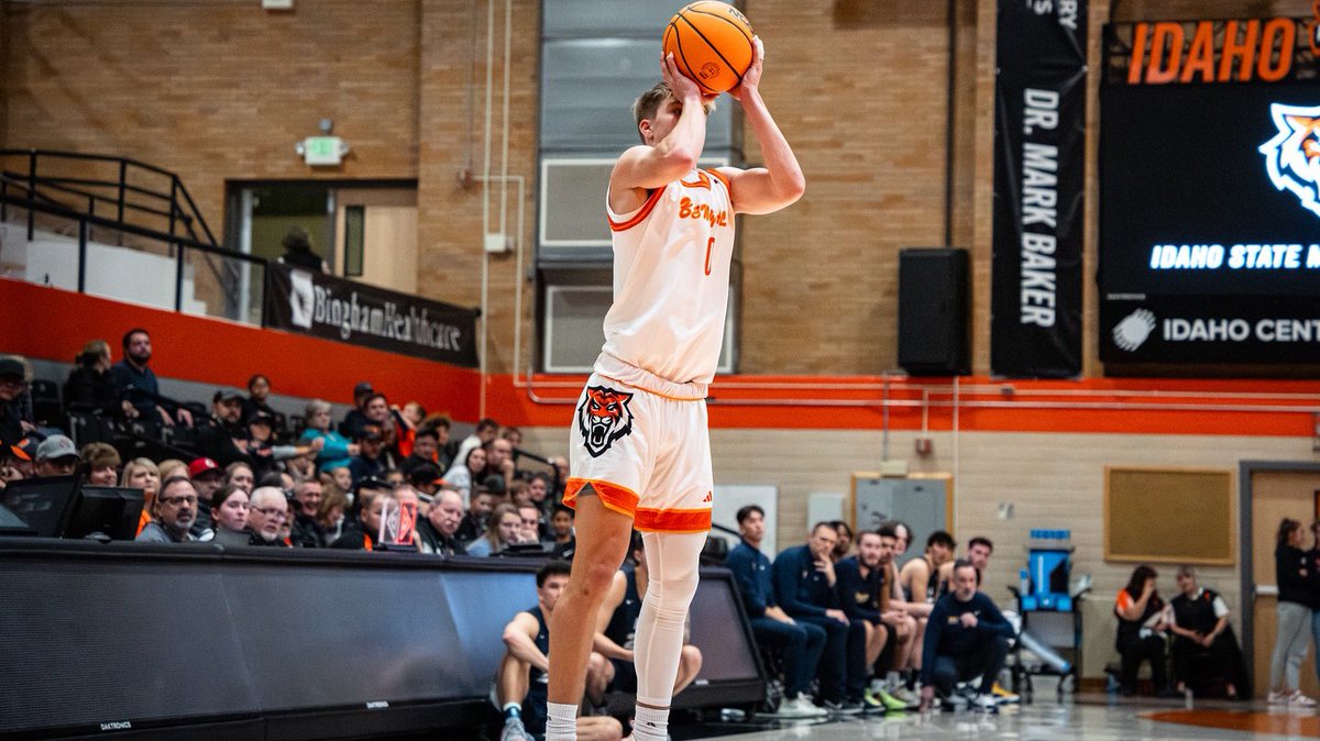 CBB Transfer Portal Spotlight Kolton Mitchell 6'1' 175 Guard Idaho State 4 Years of Eligibility Remaining 2023-24 Stats (10 Games): 📊 8 PPG, 2 RPG, 2 APG, 1 SPG, 40 3P% 📶 73 Career Points 🎥 youtu.be/guZh6UHFB5Q?si… #TP4PT #TransferPortal