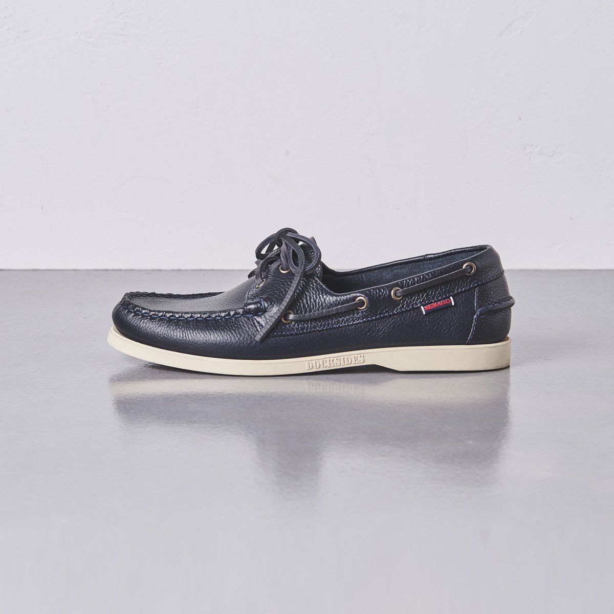UNITEDARROWS's tweet image. ★PRE ORDER★

#SEBAGO の名を世界に知らしめたデッキシューズ「ドックサイズ」を、足馴染みのよいシボ革で別注。また、同色のシューレースで上品な印象に仕上げました。

#ユナイテッドアローズ