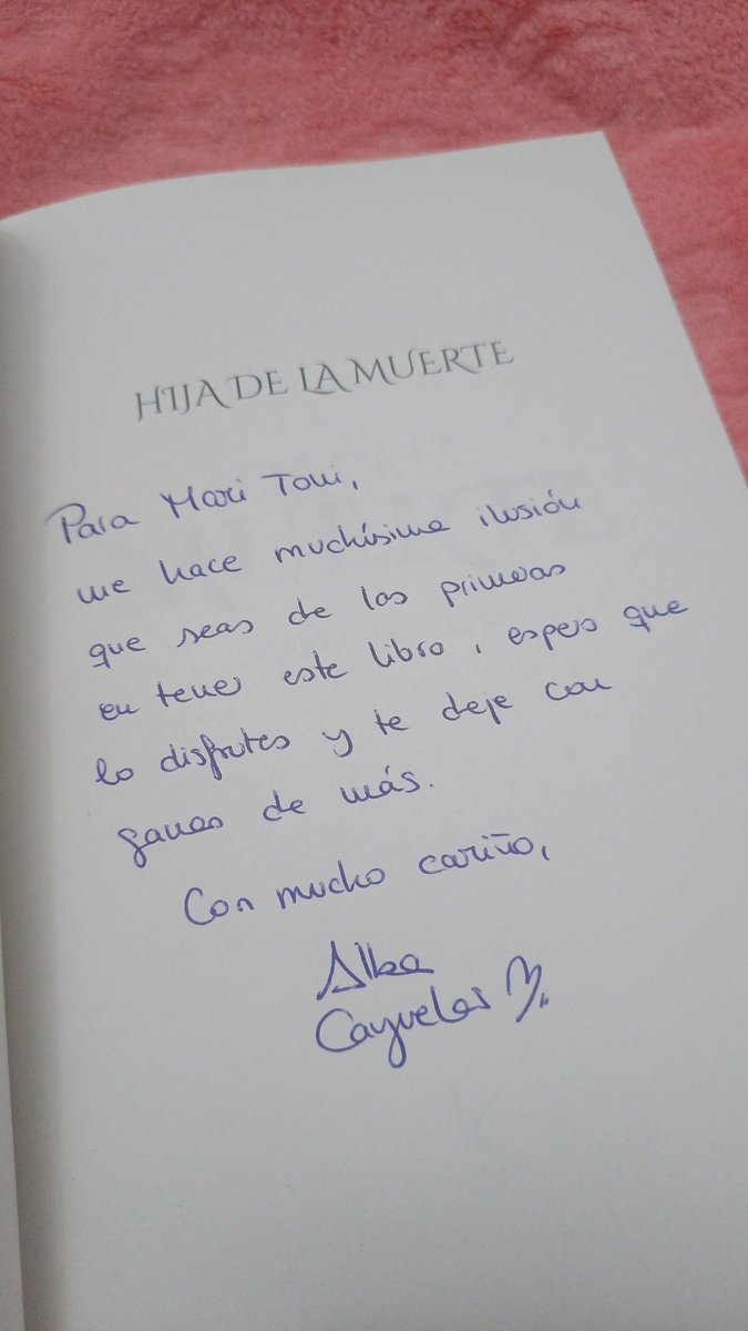 cosmereando's tweet photo. Mi nueva adquisición en la feria del libro de mi ciudad! Y encima con dedicatoria ❤️

Tengo muchas ganas de leerlo y retomar el hábito de leer todos los dias, que llevo ya casi un mes sin tocar un libro y esto no puede seguir así... https://t.co/xxlhWuxsHb