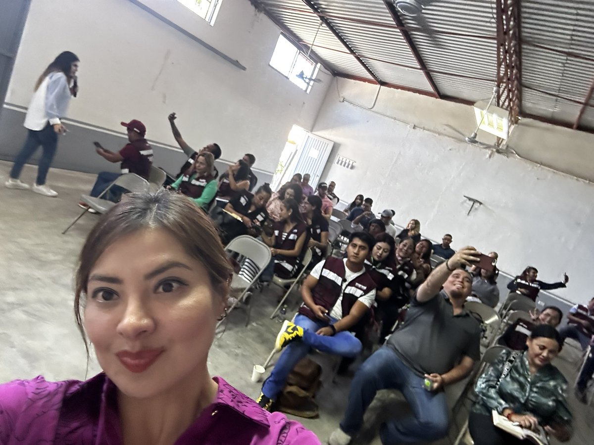 Yo con #ClaudiaPresidenta  en #bajacaliforniasur   En capacitación con los COTS