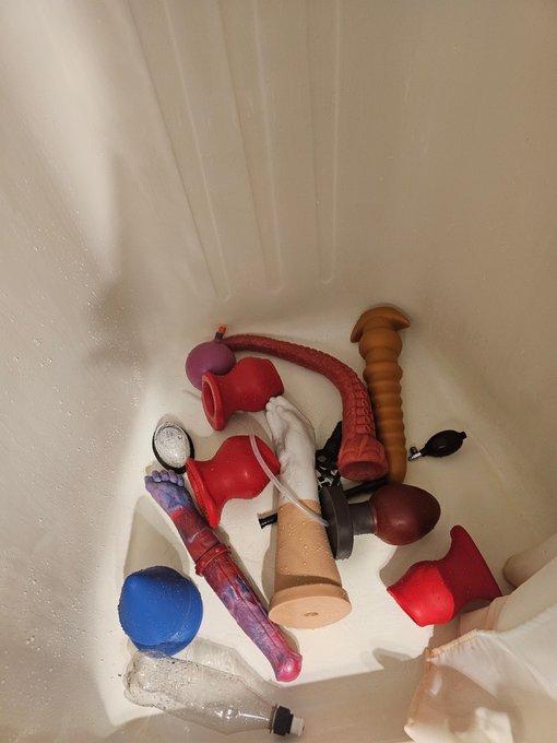 Well I had a fun afternoon. By the way I can make that tentacle completely disappear inside me 😊. https://t<a href="/tag/mancunt"class="tags"><span>#mancunt</span></a>