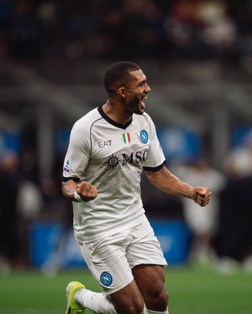 “Ma tu chi sei?”
“Sono 𝓑𝓪𝓽𝓳𝓾𝓪𝓷!”

🦇🦇🦇

💙 #ForzaNapoliSempre