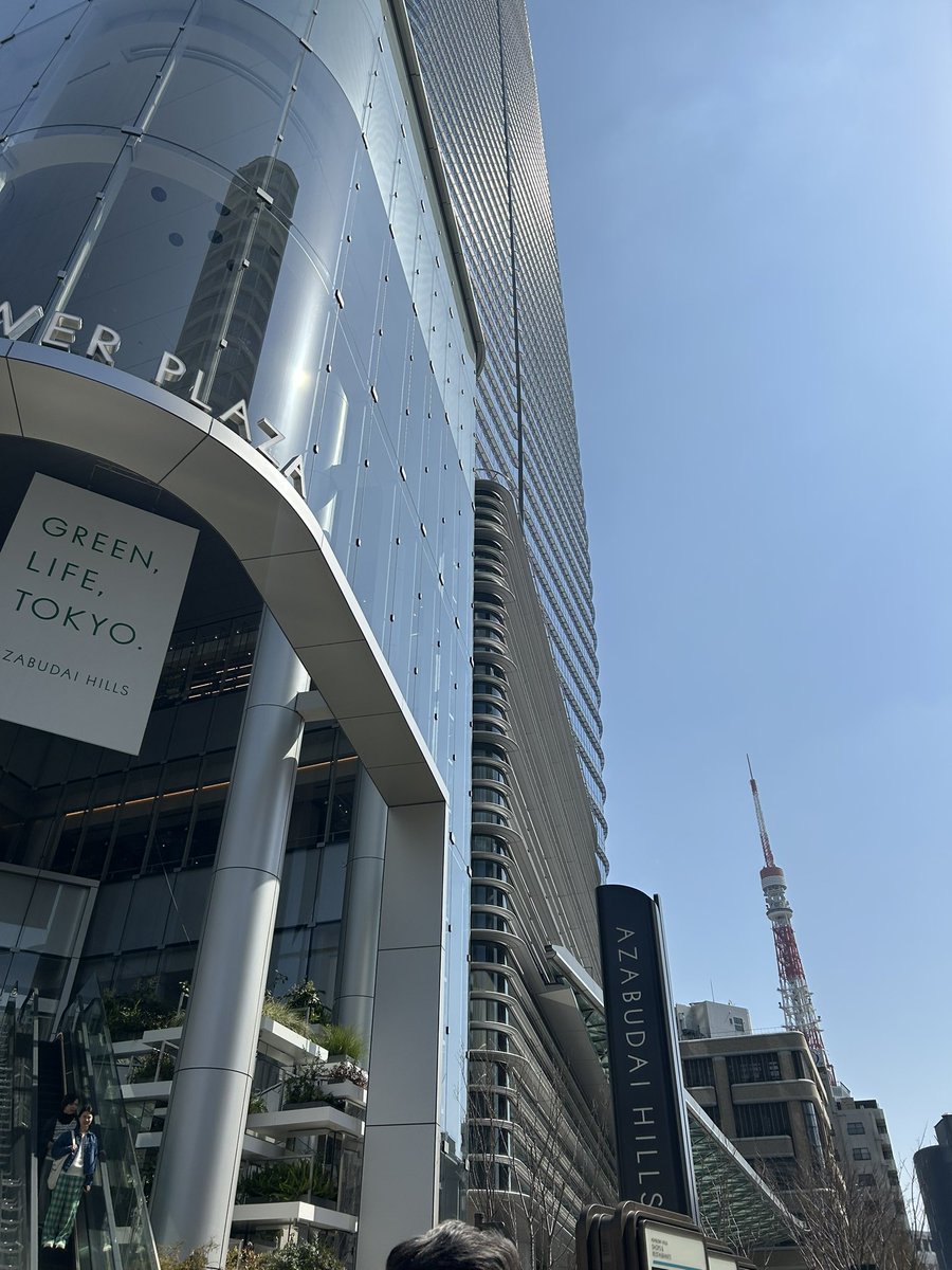 おはようございます☀

今日は風が強い🌪️

昨日は久しぶりに都会に出て
高層ビルの吹き下ろし風？に
やられました😇

地下のマーケットが食の宝庫で
ワクワクした〜🥰✨
いつか自分のブログも誰かにとって
そうなれば良いなぁと
夢が膨らみました💡

今週も頑張りましょう🌱