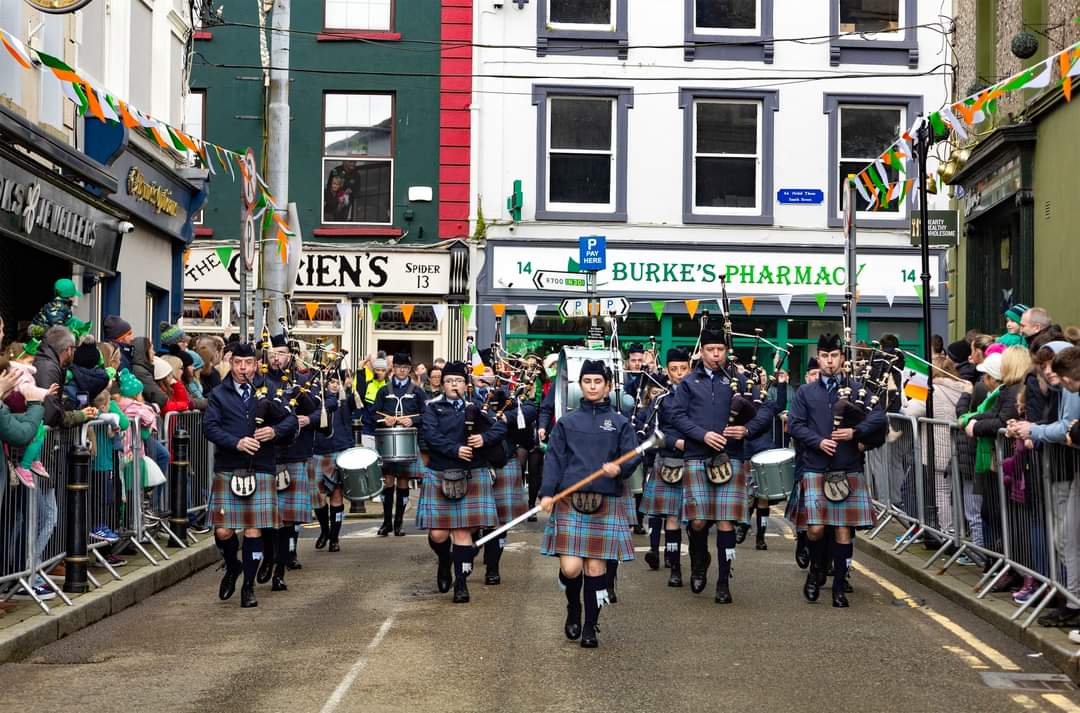 St Patrick's day in New Ross!! 🍀🇮🇪🍺

- A round of applause to Cllr Anthony Connick (all the hard work behind the scenes), Committee, Sponsors, Clubs, Stewards, Volunteers, Participants, Businesses,  and finally all the crowds for turning out in their numbers