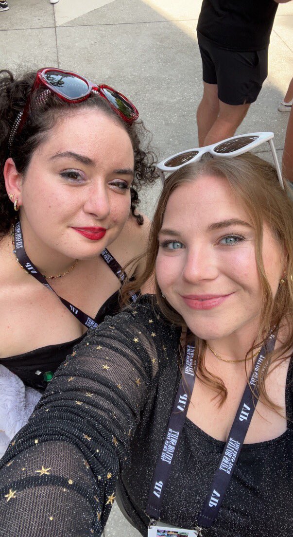chloe__soup's tweet photo. @taylornation13 @taylorswift13 Taylor let’s us bejeweled ✨🫶🏼#1YearOfTSTheErasTour https://t.co/G7mOP76qHt