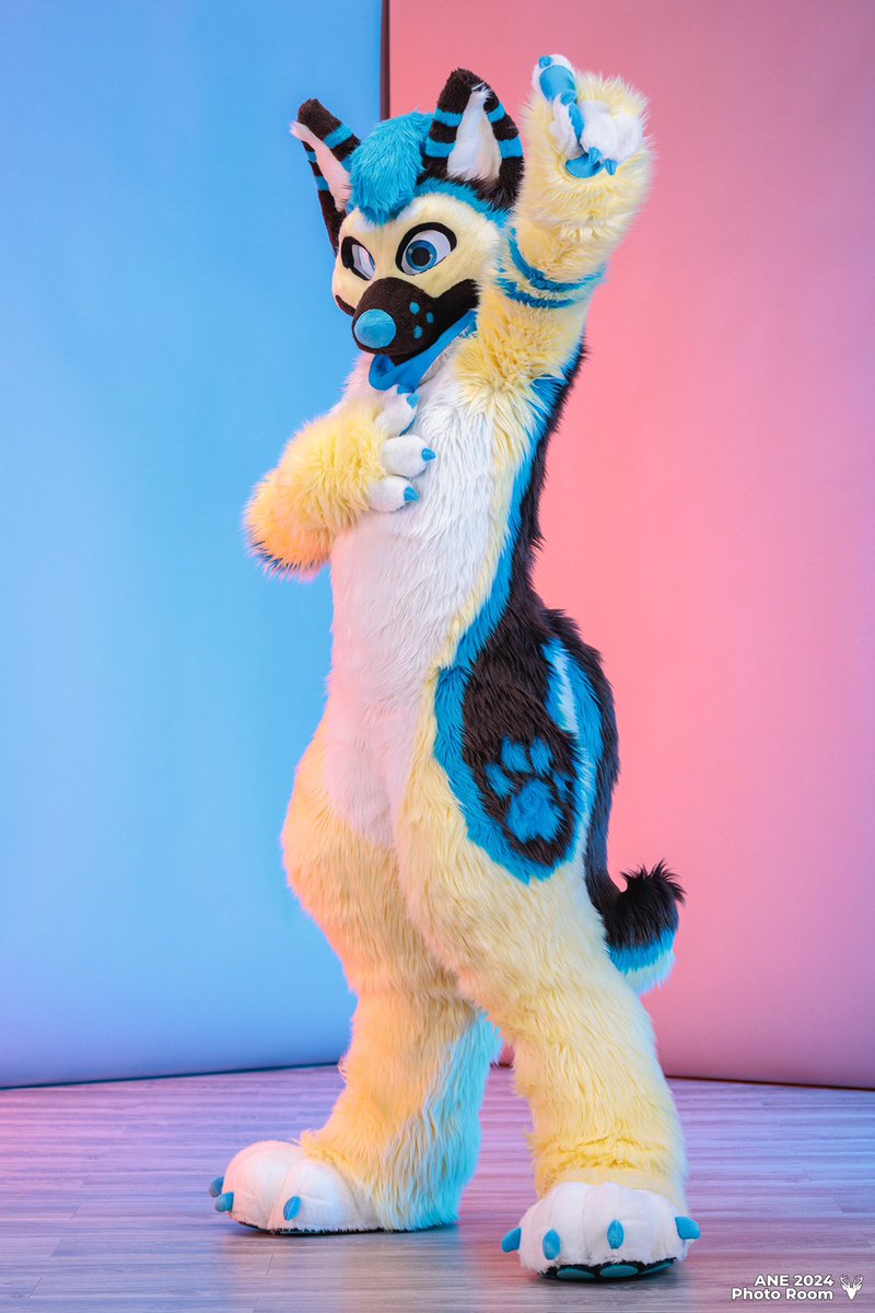 ShepGoesBlep's tweet image. New 馃搶
Hey! My name is Shep, and I鈥檓 a furry, fursuiter, and cartoonist! I like playing video games, hanging out with my friends, and doing art. I aim to bring people together with relatable comics because at the end of the day, we aren鈥檛 all that different.