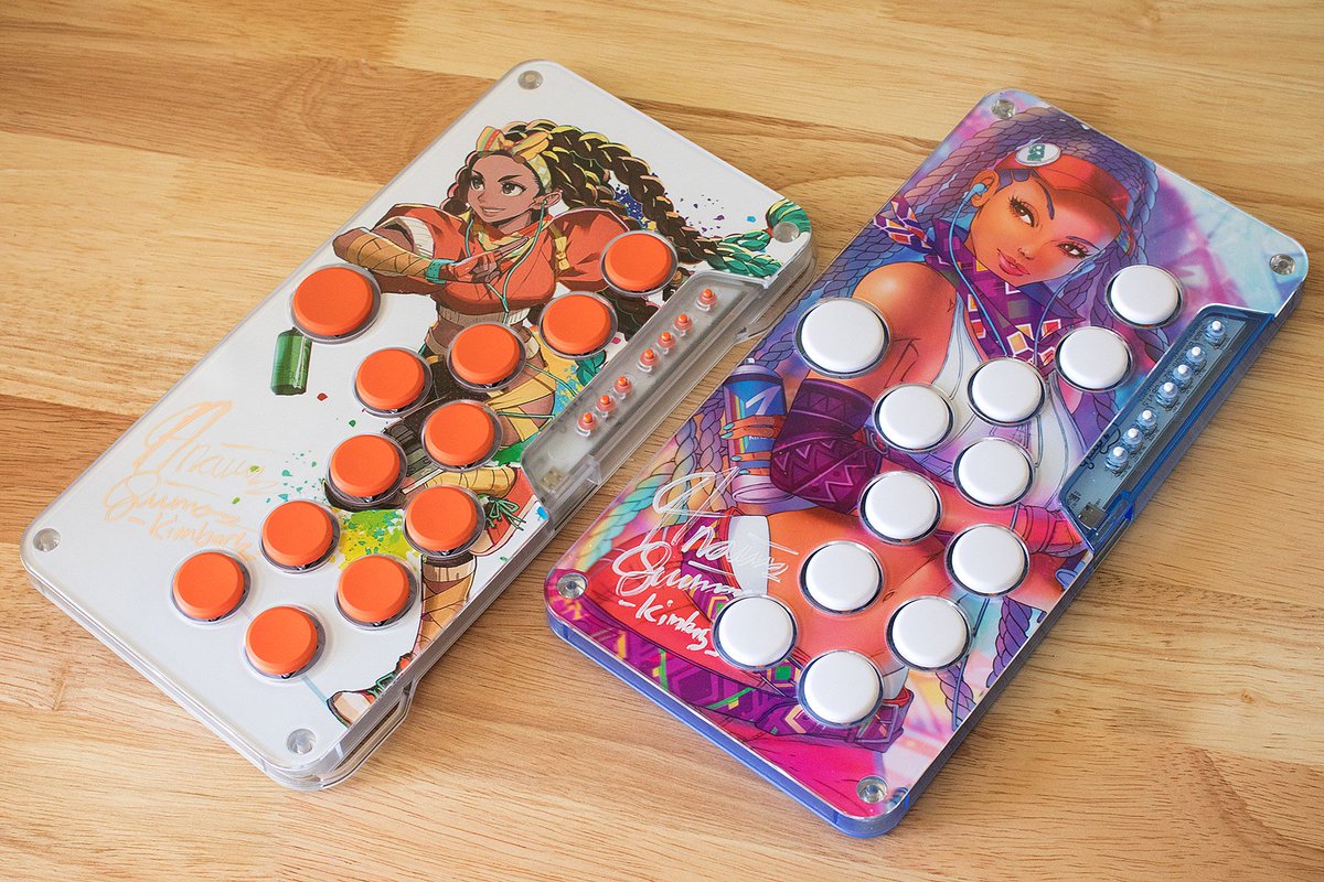 sochies's tweet photo. Got to meet @anairis_q, voice actress for Kimberly. She picked the perfect sig colors. [:

Snack Box Micros by @junkfoodarcades
Artwork printed by @powotato https://t.co/FFRinOf9ut