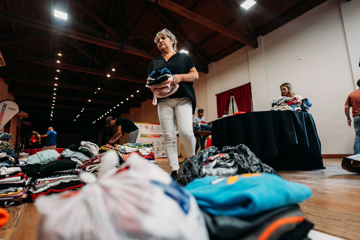 La situación es crítica en muchos lugares de la provincia. Algunas producto de la abundante caída de agua la última semana y otras por la crecida del río, como Gualeguaychú. 

Hoy estuvimos ahí, junto a <a href="/mauriciodavico/">Mauricio Palito Davico</a> y con todo el equipo del Gobierno Provincial, asistiendo a