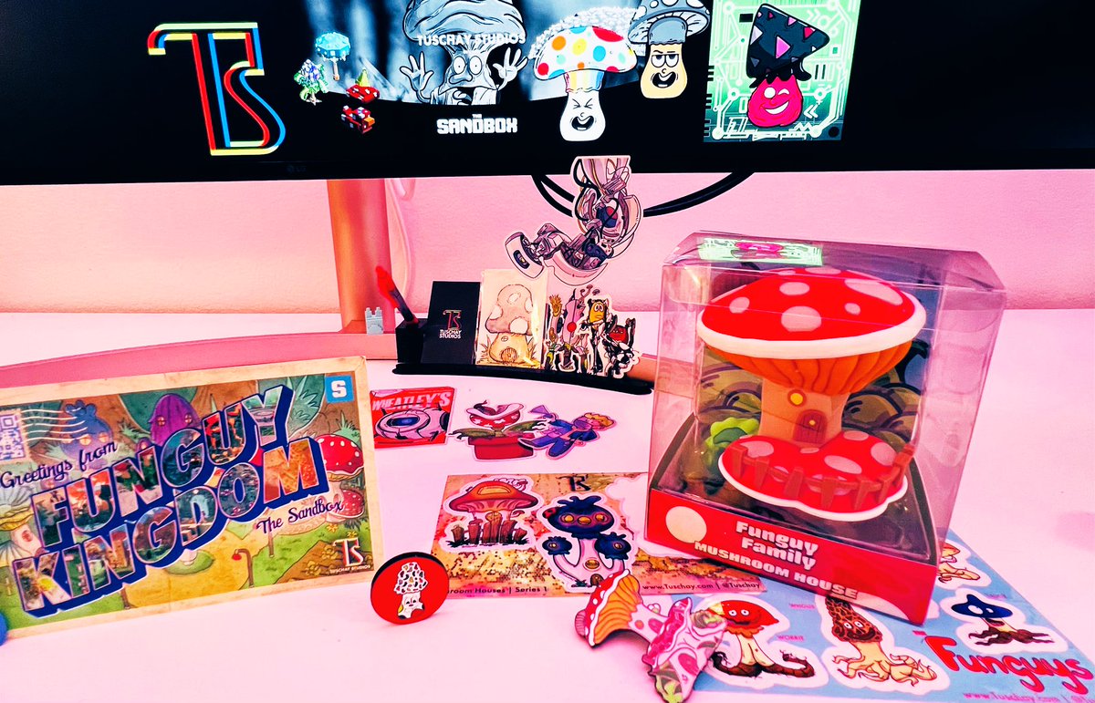 TheDeLectronics's tweet image. Unboxed it last night on stream and could stop giving it firm smacks on the matte finish lol. I had no idea how satisfyingly heavy this Funguy House would be as a fidget 🤓 #FunguyKingdom