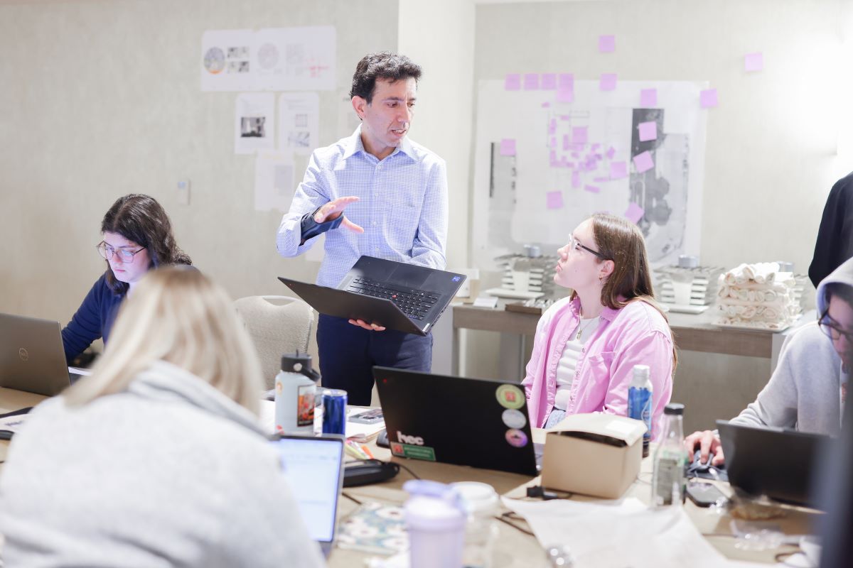 ASHEAHA's tweet photo. A look at the #PDCSummit Student Challenge Work Room!
@ClemsonUniv
@UF
@montanastate
@MSOE
@UW
@AIANational / @AIA_AAH https://t.co/wWbB7YVRQ7