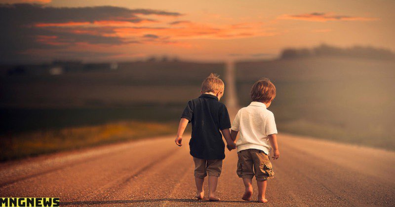 Навчис эргэлдэн чамд гуниг төрвөл
Найз нь чамайг санаж байна гэж бодоорой
Нартай өдөр шувууд дуулан бүжиглэвэл
Надад чи дутаад чимээ өглөө гэж итгээрэй.🔥🔥🔥👌👍☘️🍀🌿