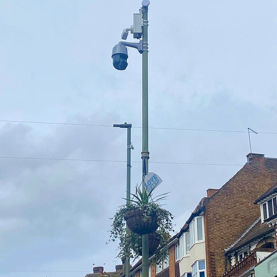 OXTED TOWN CENTRE CCTV IS NOW LIVE! Part of wider measures to combat targeted and opportunist shoplifting crime and antisocial behaviour in #Oxted, CCTV has been installed in Oxted town centre and is now live covering Station Road East, Station Road West and Master Park.
