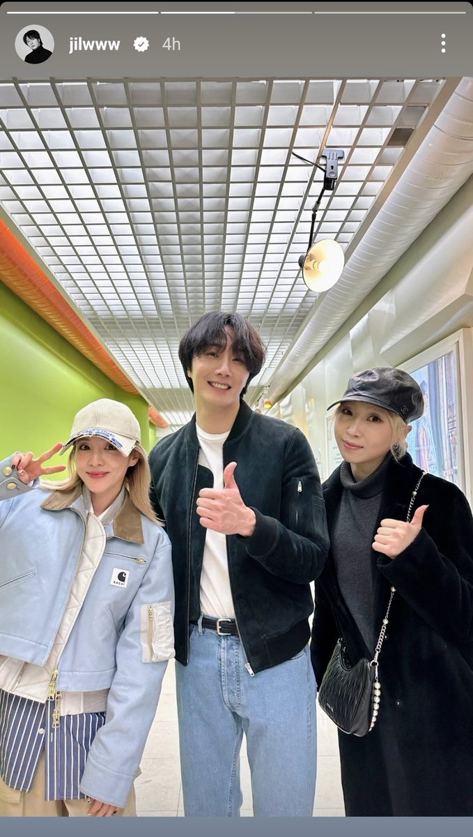 Araaeil's tweet photo. Kiss of the Spider Woman

Sp : Ilwoo’s acting transformation~
ilwoo: Thank you for coming to see the performance :) https://t.co/kkkSGHKrT5