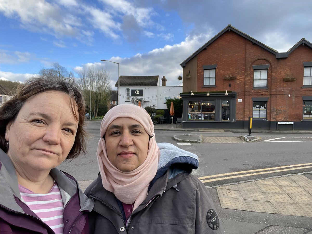 DrTABailey's tweet photo. Checking out a crossing in Woburn Sands where MK council officers are drawing up plans for improvement. 

Thanks to @JBaker_Ind for working with us on this as Central Beds is across the road. #danesboroughandwalton https://t.co/bRm1w7Bk6d