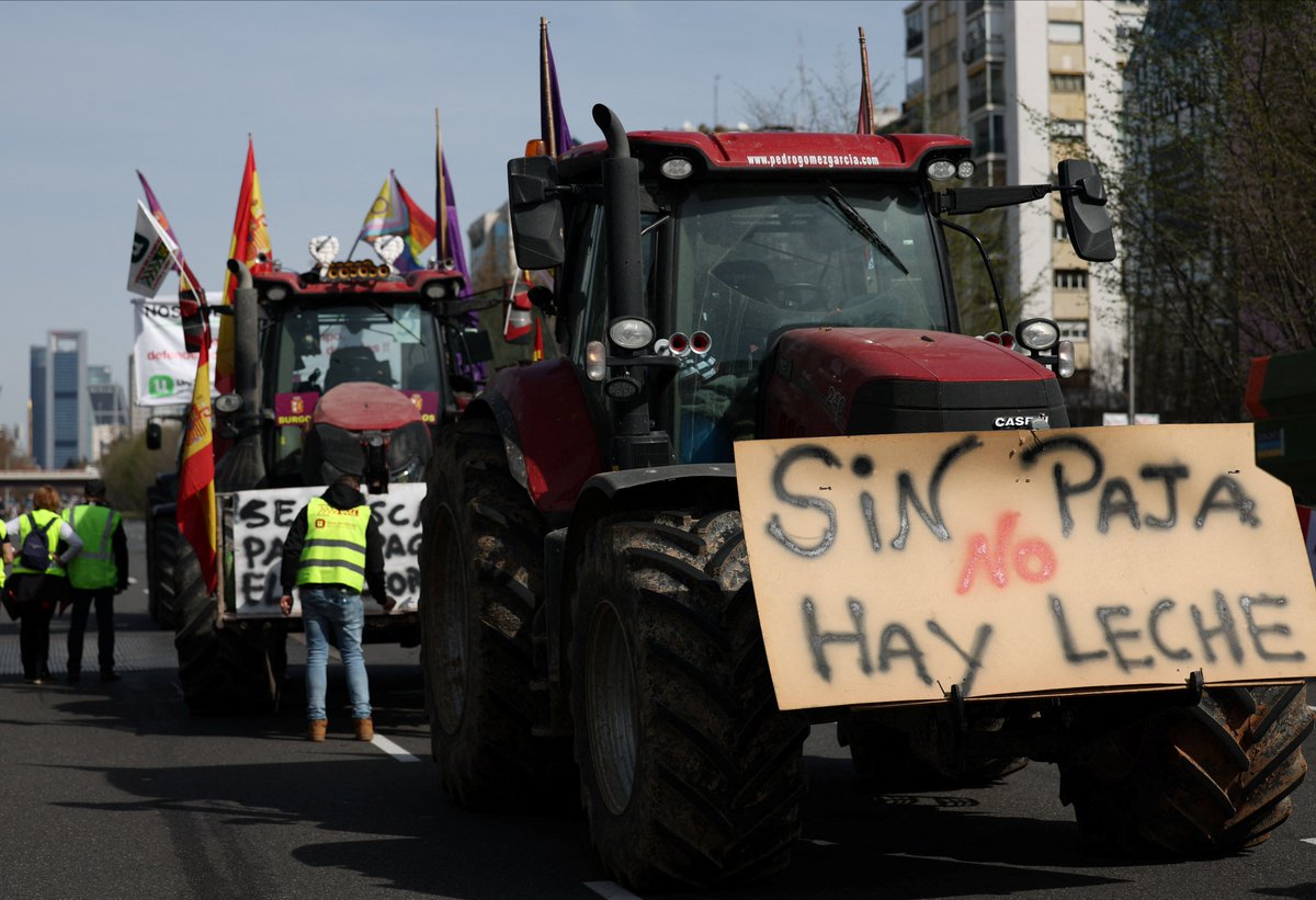 MemoriasPez's tweet photo. Duro mensaje de los agricultores españoles a la Unión Europea https://t.co/QFUwhysJYe
