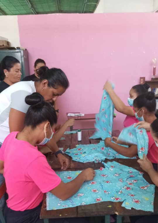 Derecho_paz's tweet photo. Las adolescentes de la Entidad de Atención San Carlos, ubicada en estado Cojedes reciben formación de oficio en el área textil. 
#RevolucionPenitenciaria #VenezuelaDecideElFuturo https://t.co/jAxL5O09yC