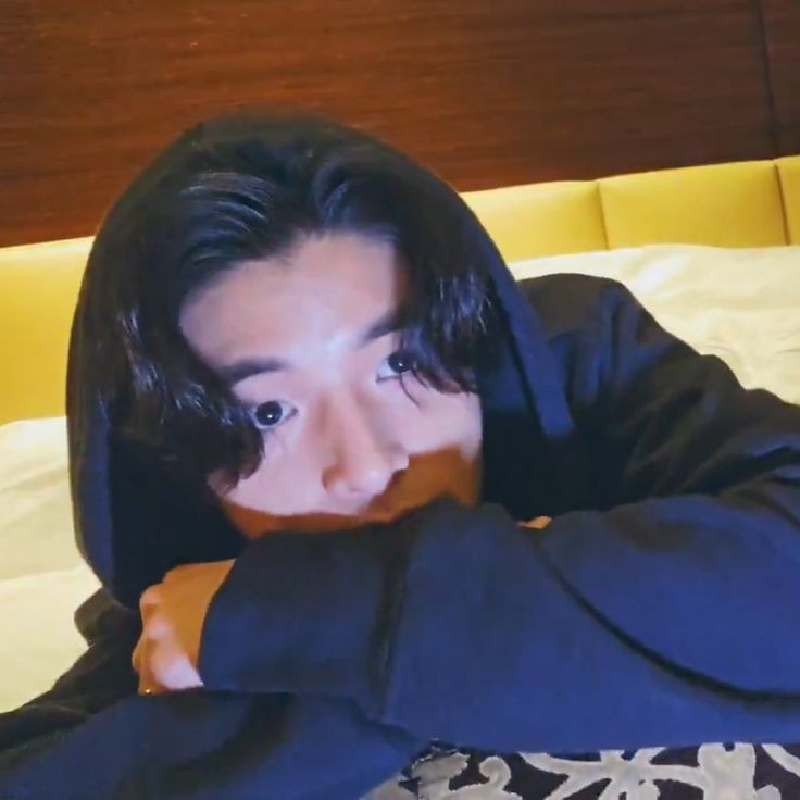 aseandrei's tweet image. waking up in the middle of the deafening silence night.