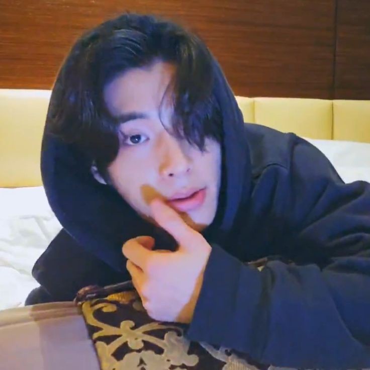 aseandrei's tweet image. waking up in the middle of the deafening silence night.