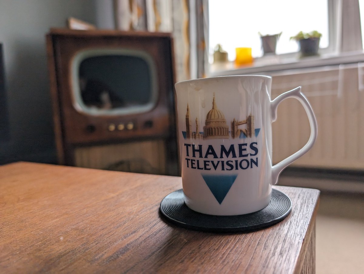 Yes, it's a genuine Thames mug. Must be the home of @ThatDavidHarper 📺