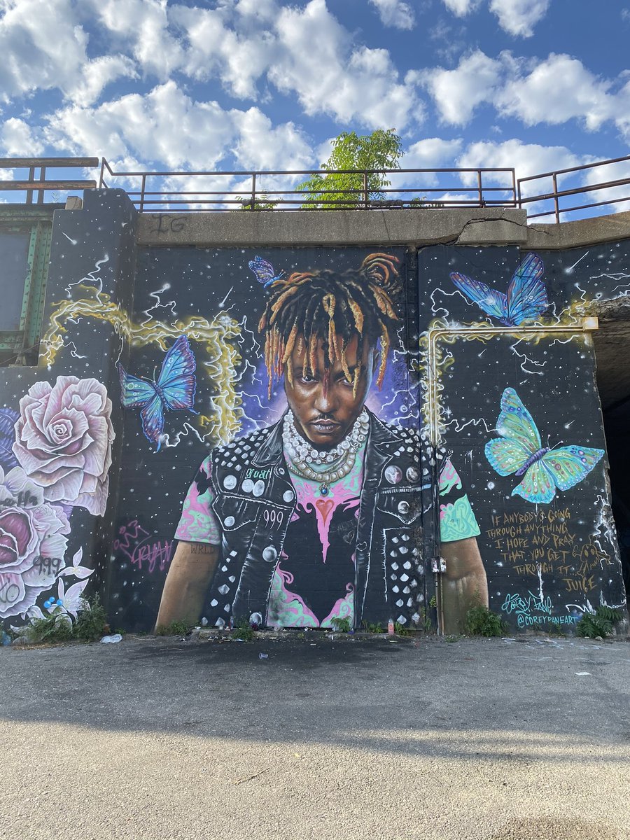 emwrlddd's tweet photo. first vs sec time i saw his mural, so sad it was ruined https://t.co/FQl8pjKFDE